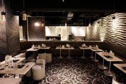 上野のキャバクラ「アトランティス」の店内写真1
