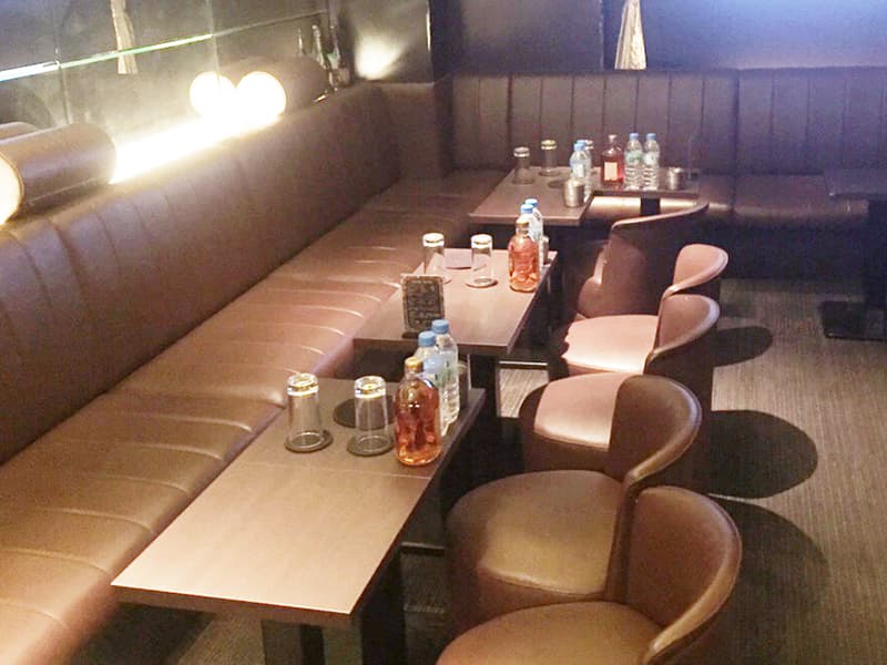 池袋のキャバクラ「ゴシップス」の店内写真2