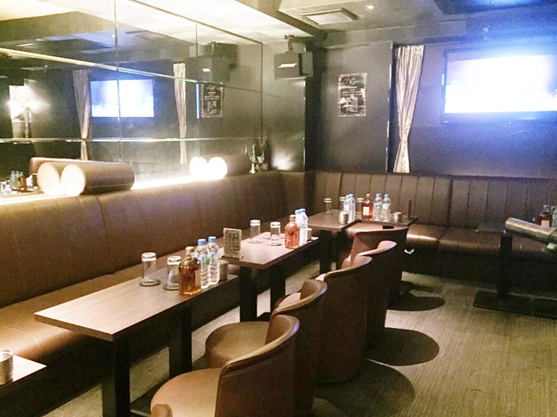 池袋のキャバクラ「ゴシップス」の店内写真3