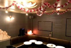 上野のラウンジ「リアン」の店内写真1
