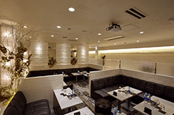 上野のキャバクラ「ルシア」の店内写真１